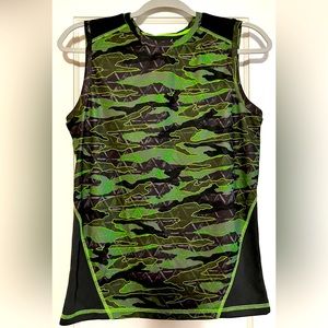 Exertex women’s or men’s, lime camo top. Size 14/16.